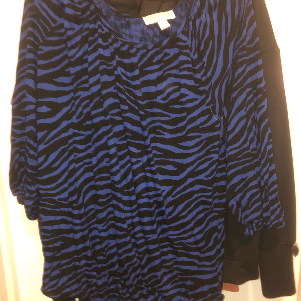 💙 Michael Kors Blue and Black Zebra Print Blouse w/ elastic bottom